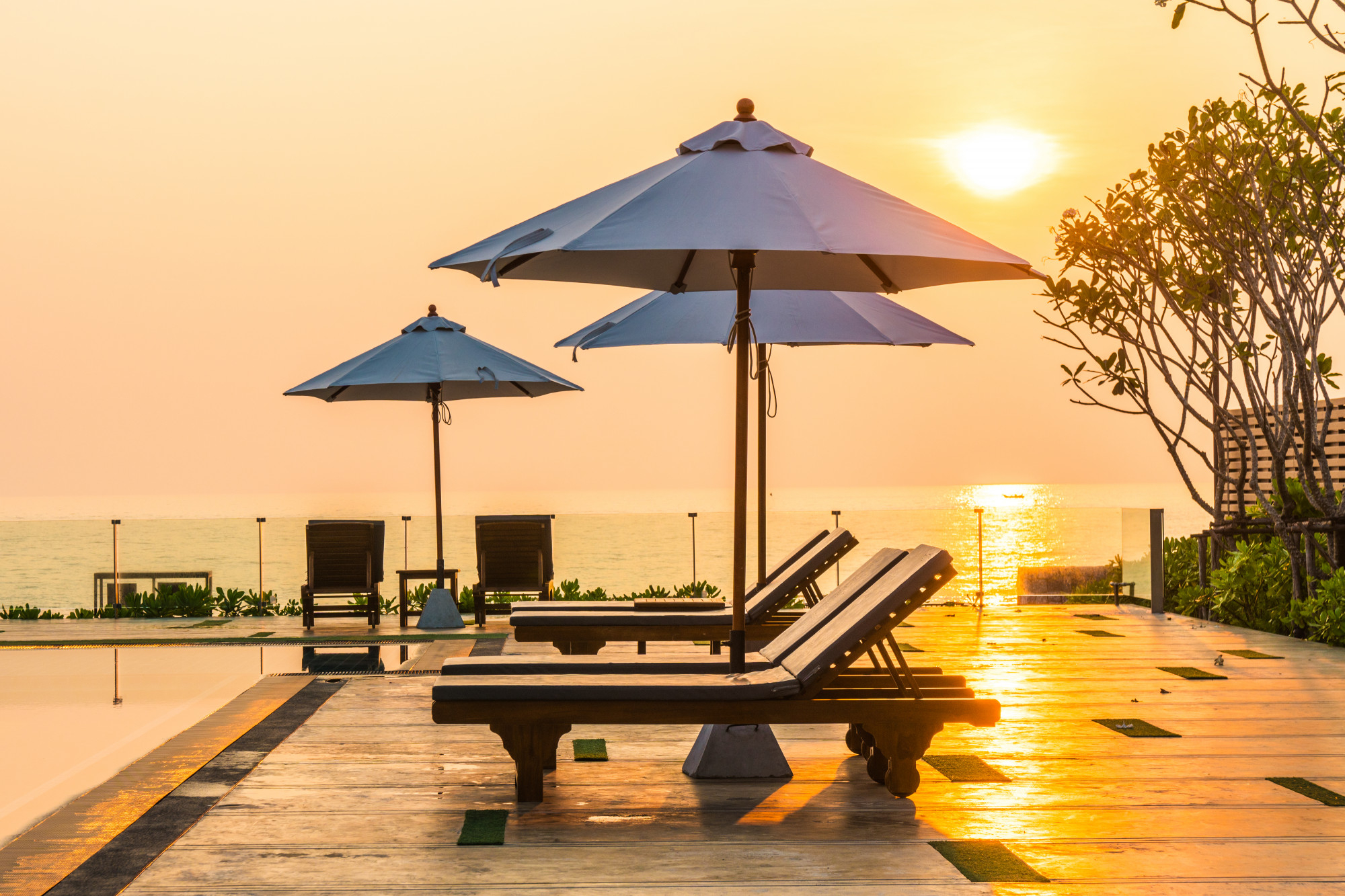 Hotels & Resorts