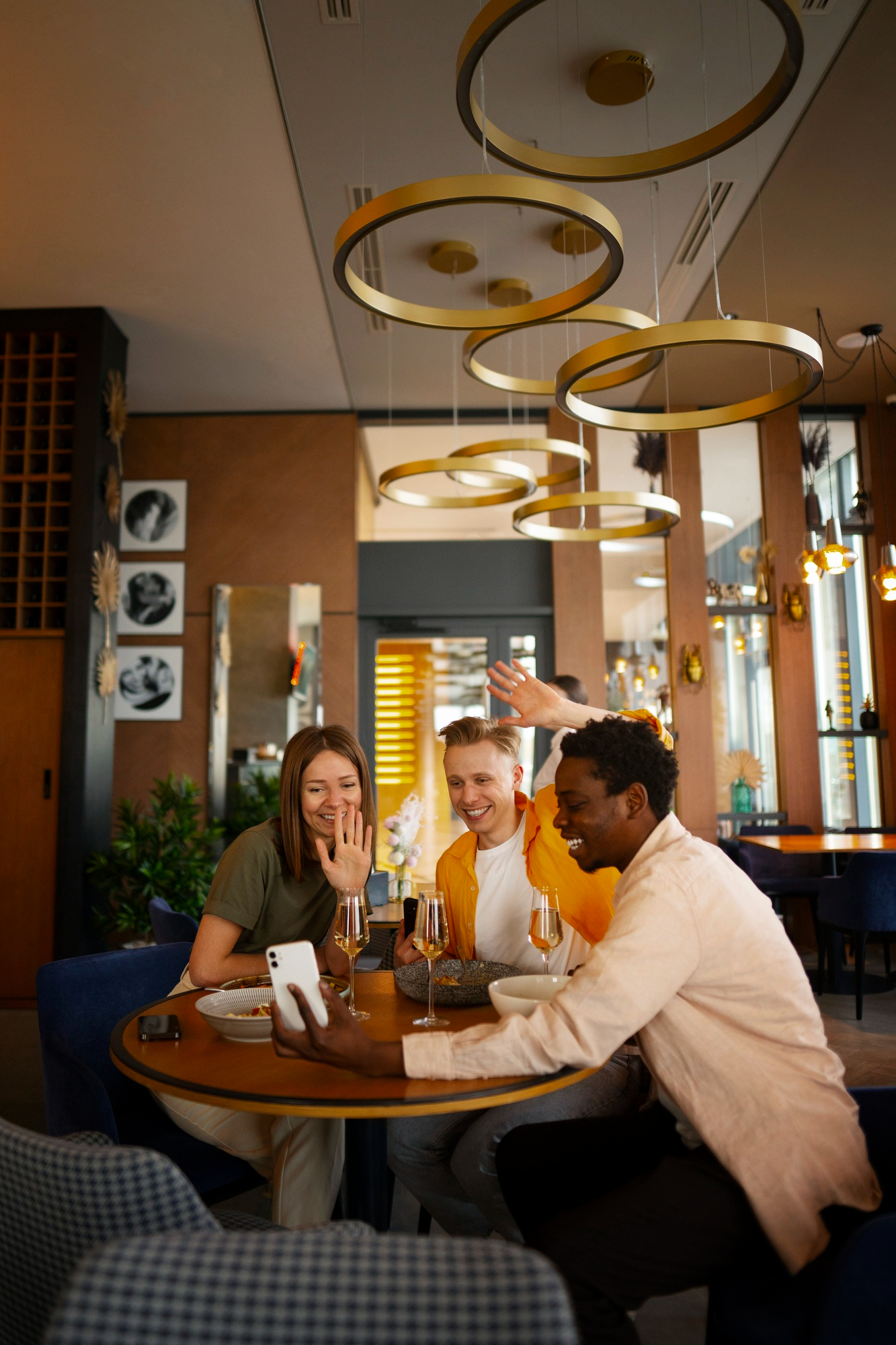 Restaurants & Cafés